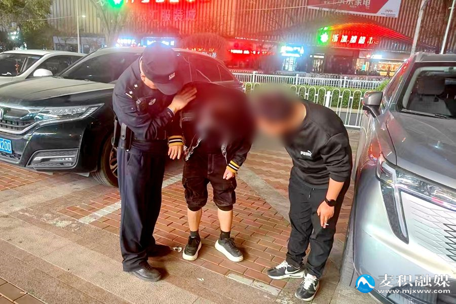 4e923ba8ccff2e81f7d38bcb1e777944